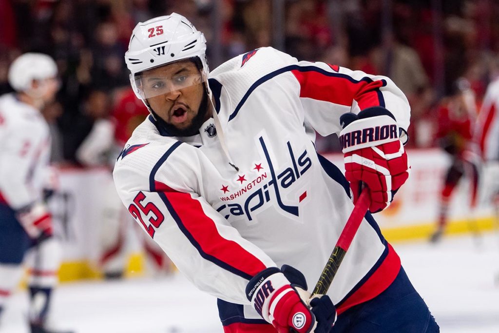 Reign add Stanley Cup winner Smith-Pelly on tryout
