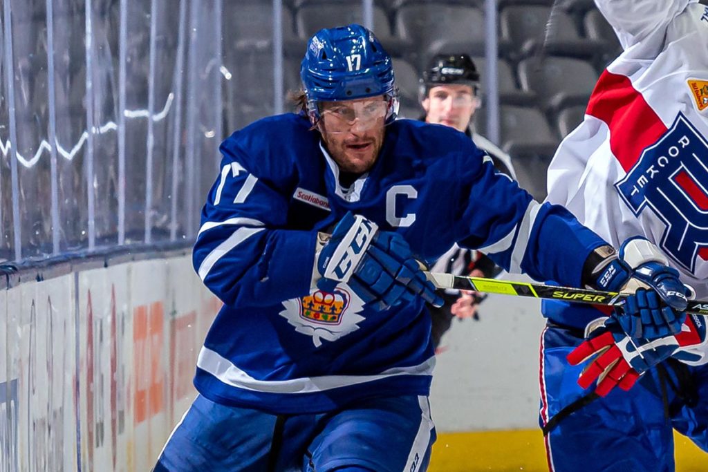 Marlies re-sign captain Clune