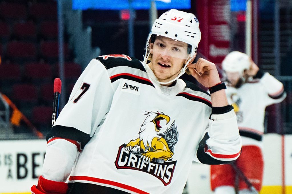 Moose sign Svechnikov to one-year deal