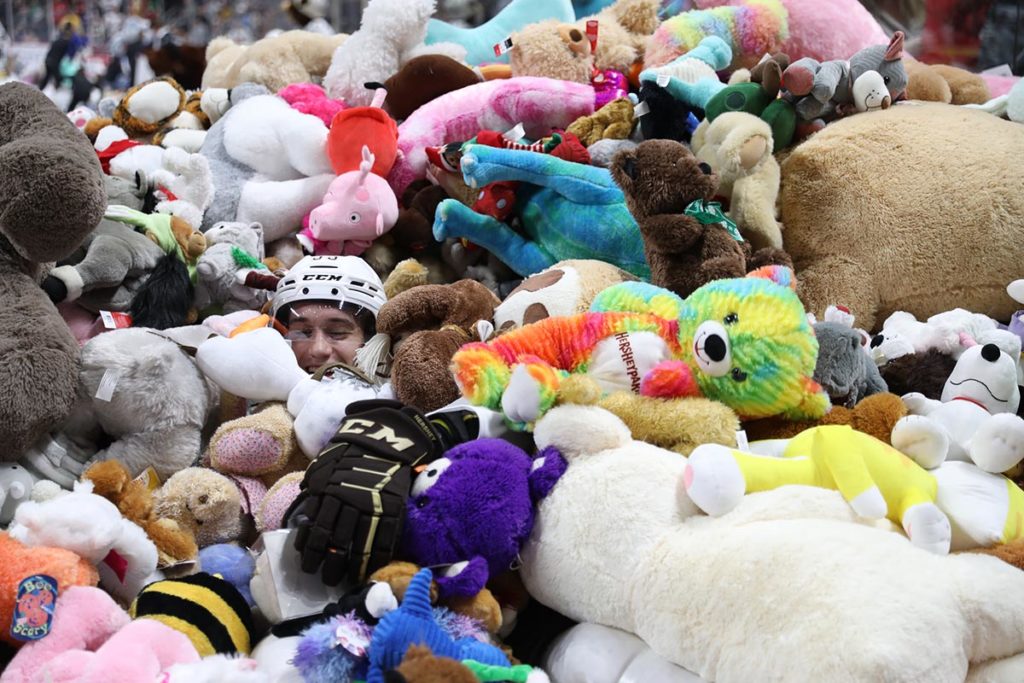 Marlies teddy cheap bear toss 2018